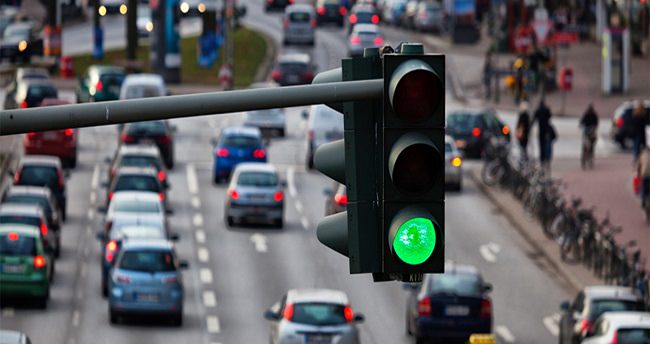 پروژه Green Light گوگل برای رفع ترافیک و گازهای گلخانه‌ای به کمک ما می‌آید