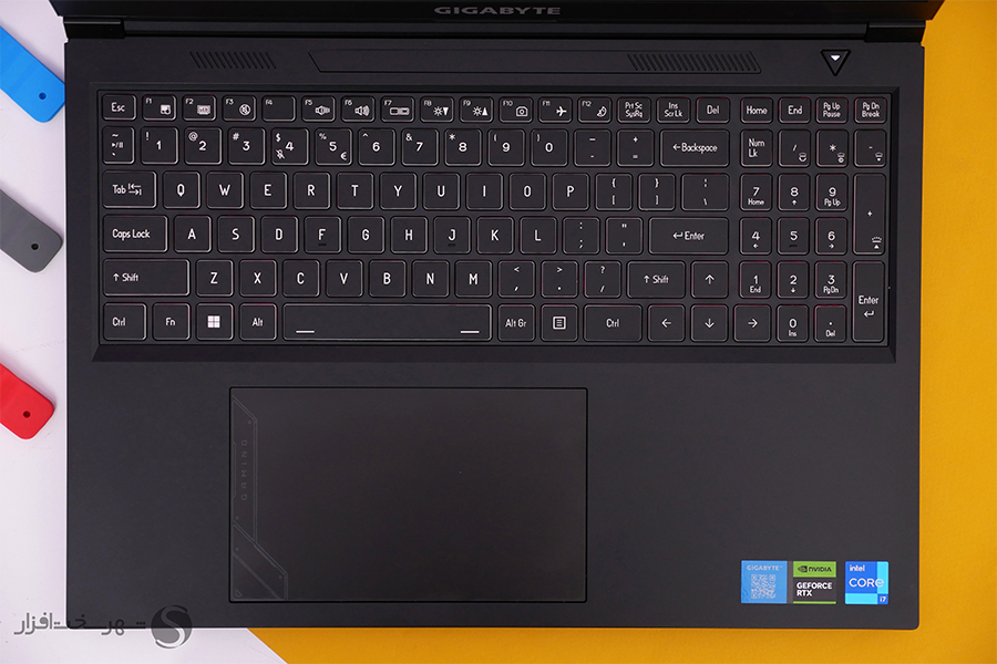 Gigabyte-G6-Laptop-x900-03.jpg