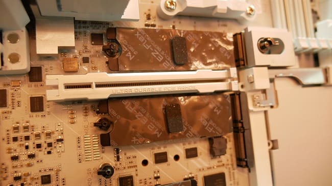 PCIe UD Slot X در مادربرد X870E AORUS Master X3D ICE