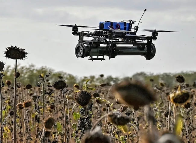 قطع 24 ساعته اینترنت موبایل به بهانه مقابله با ریزپرندهها در روسیه drone.jpg